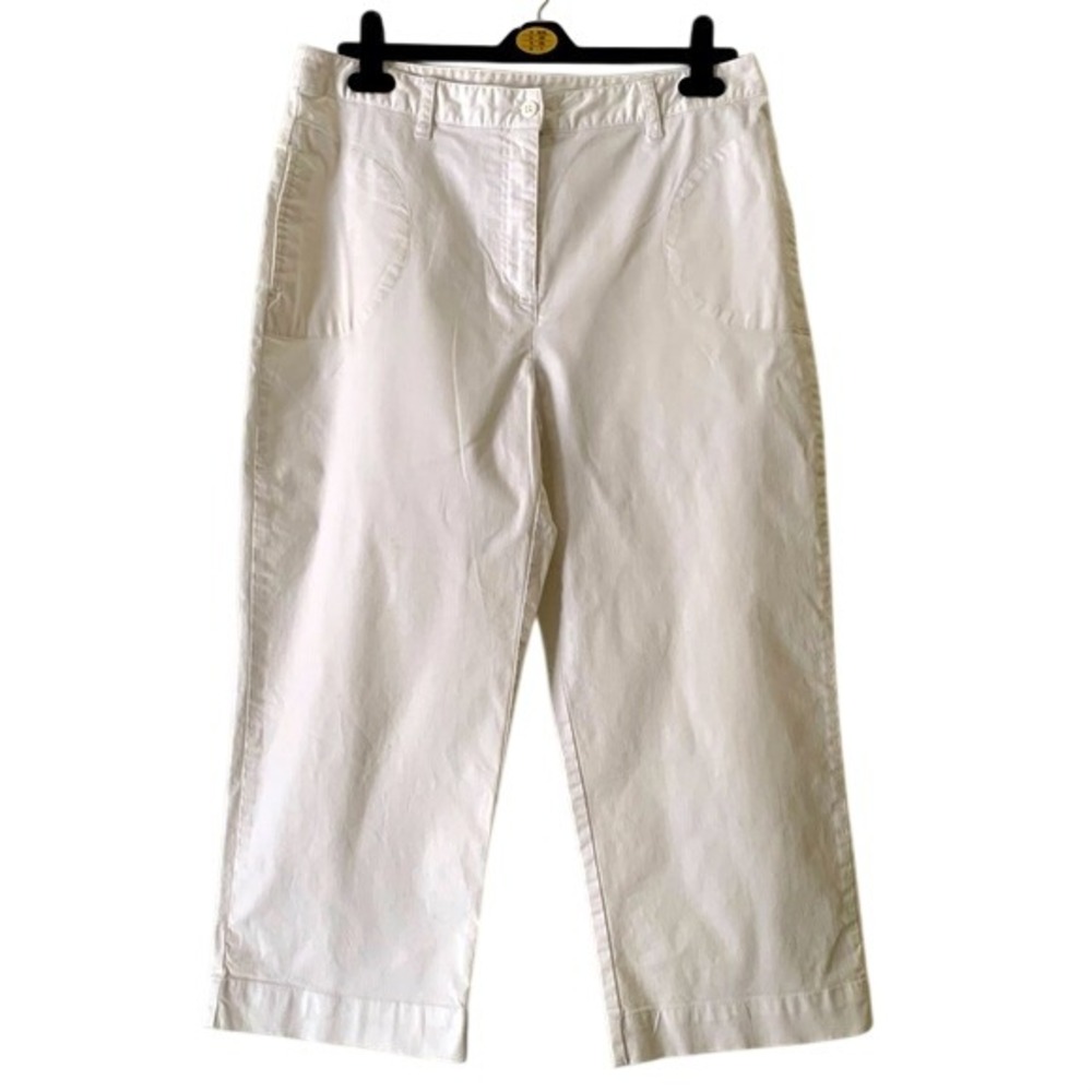 Emma James. White capri pants. Size 12 w/pockets . Stretch.